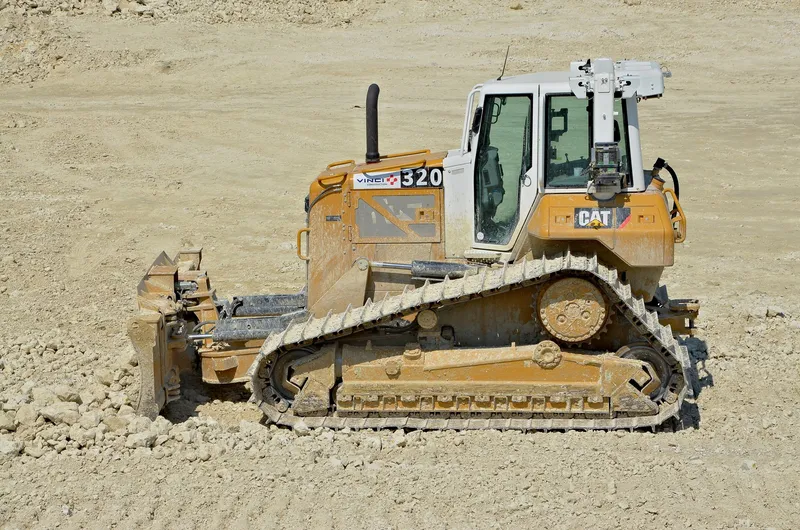 Tractor oruga Caterpillar en obra